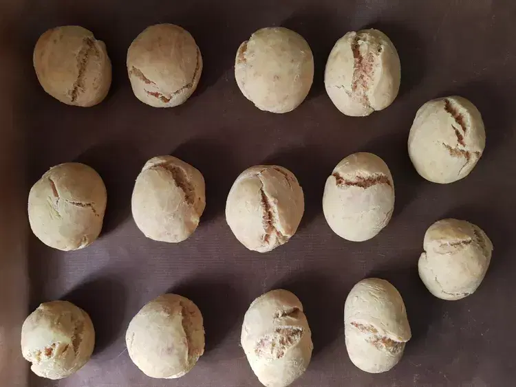 Бездрожжевые булочки с куркумой — шаг 5
