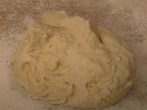 Пицца с салями и маслинами — шаг 3