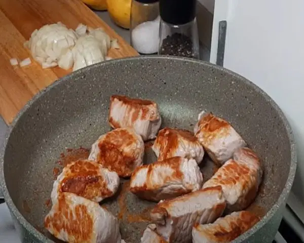 Мясо с айвой — шаг 1