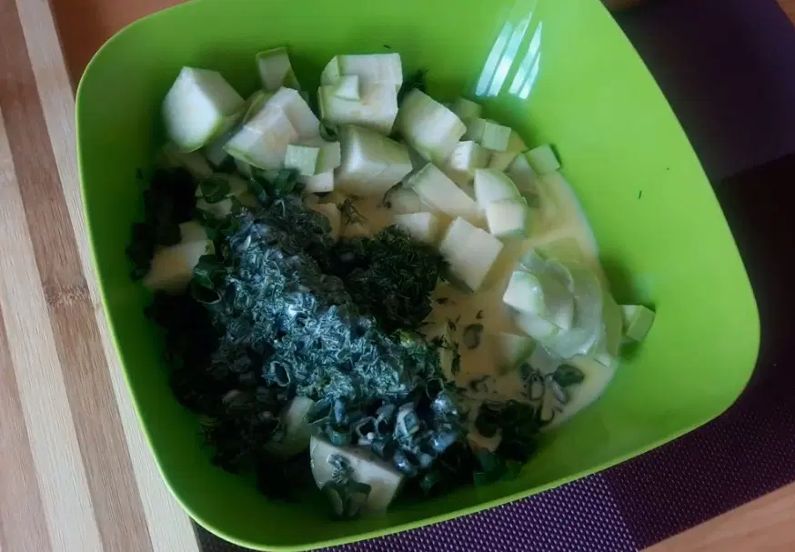 Запеканка из кабачков с сыром и зеленью — шаг 1