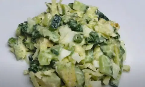 Салат из огурцов и авокадо