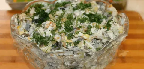Салат с курицей и грибами