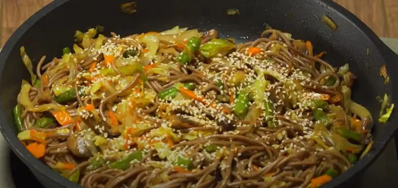 Гречневая лапша с овощами — шаг 6