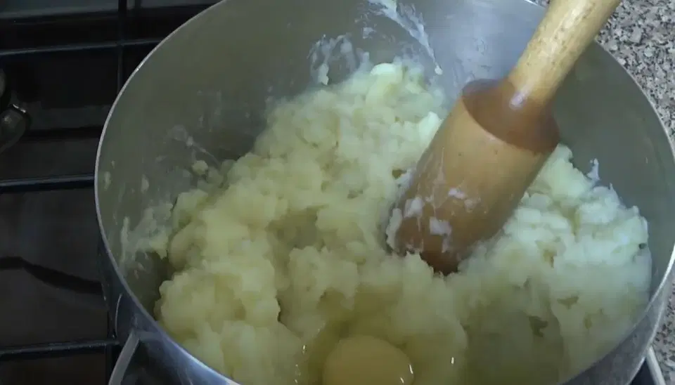 Бифарше (запеканка из картофельного пюре и куриного фарша) — шаг 10