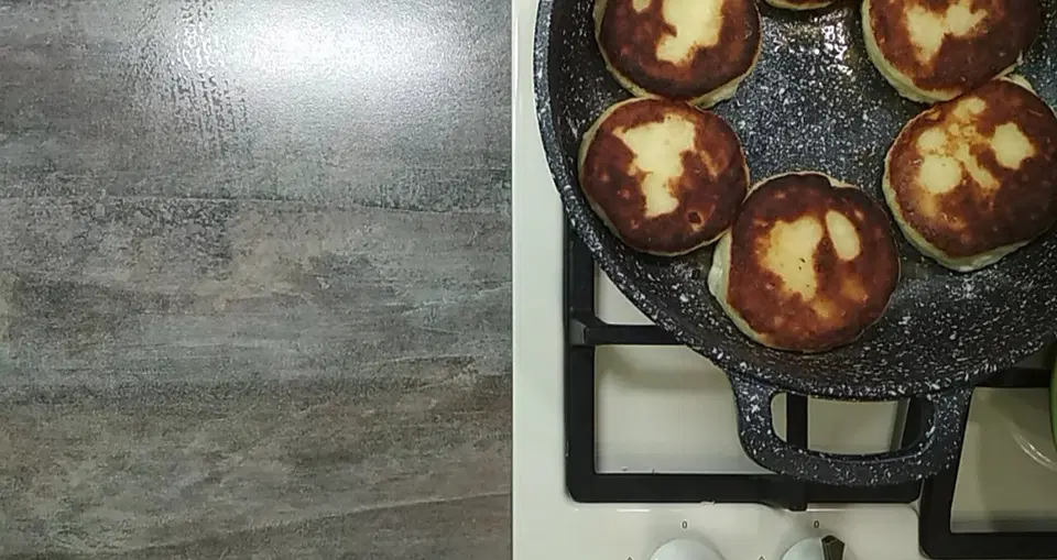 Сырники из творожной массы — шаг 5