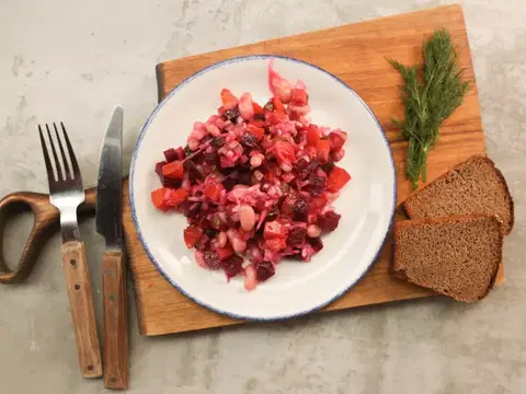 Винегрет с квашеной капустой и фасолью