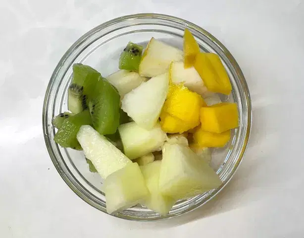 Фруктовый салат с йогуртом и желе — шаг 4