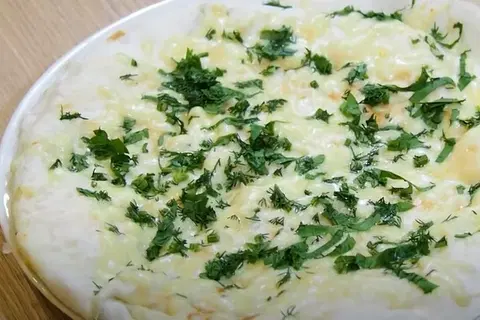 Яичница на лаваше на сковороде
