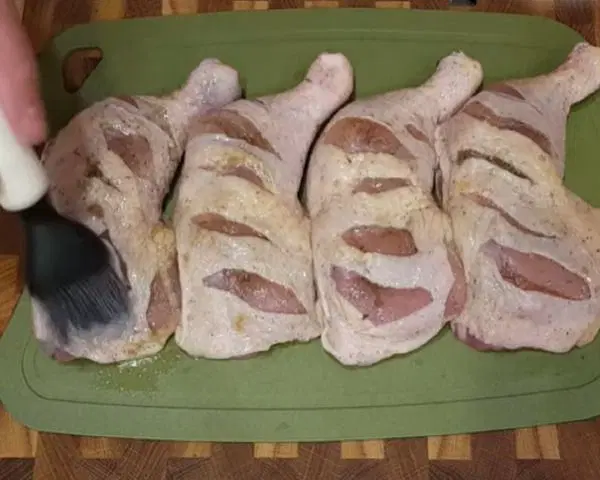 Окорочка в духовке с хрустящей корочкой — шаг 3