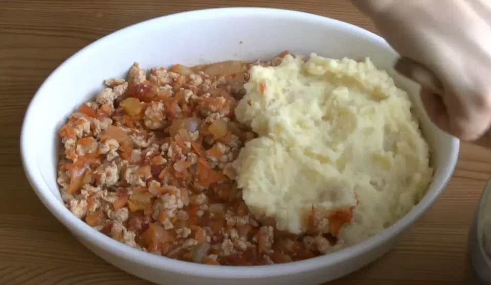Бифарше (запеканка из картофельного пюре и куриного фарша) — шаг 12