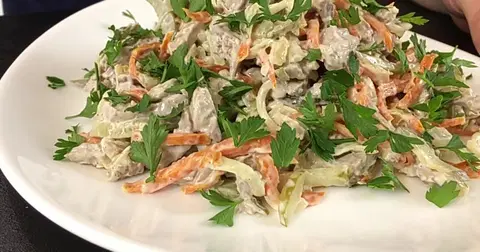 Салат со свининой и огурцами