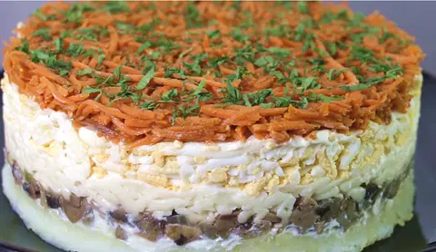 Салат с корейской морковью и грибами