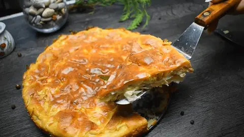 Заливной пирог с капустой на майонезе и сметане