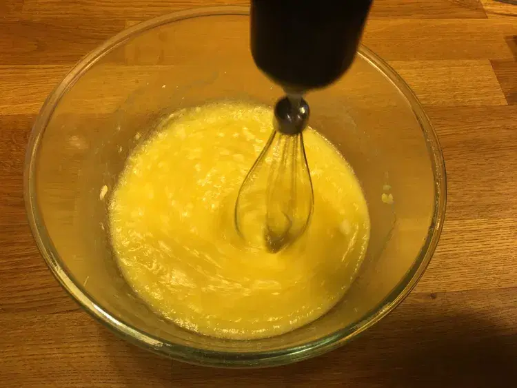 Апельсиновые маффины с изюмом — шаг 1