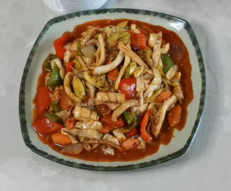 Кальмары, тушеные с овощами — шаг 4