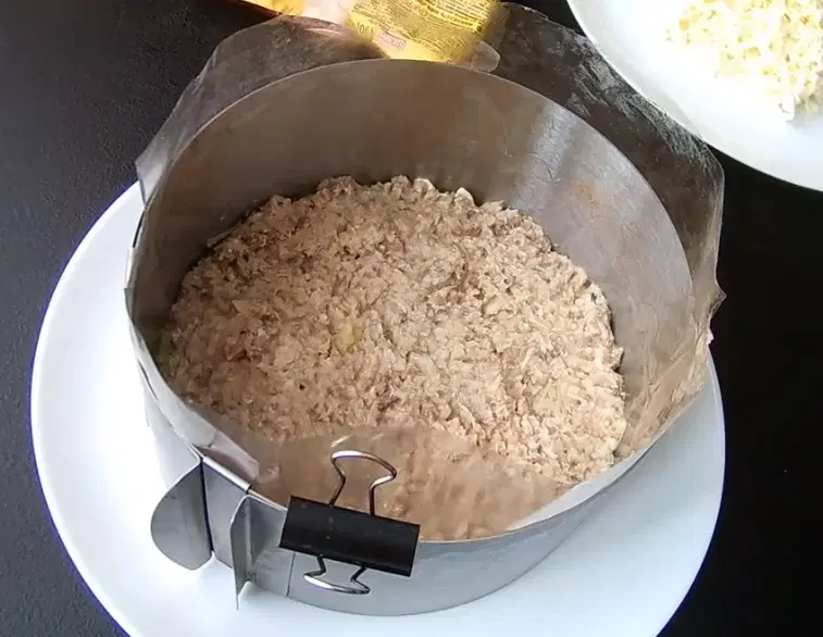 Салат Мимоза с плавленым сыром — шаг 3