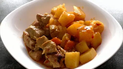 Жаркое со свининой, грибами и овощами