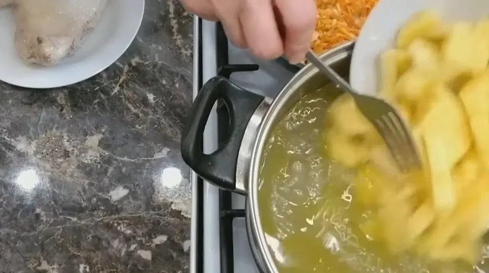 Куриный суп по-домашнему — шаг 3