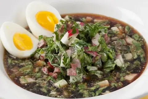 Окрошка с говядиной и курицей на квасе