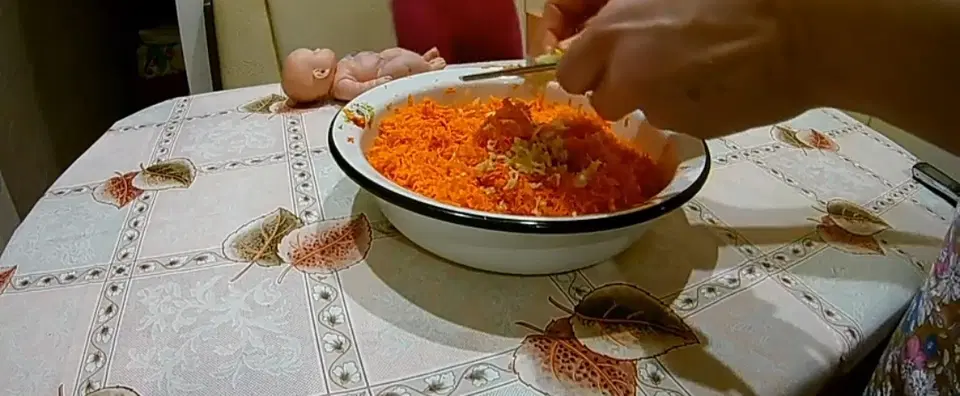 Салат из моркови с чесноком — шаг 2