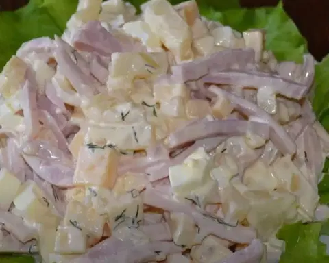 Салат с ветчиной и ананасами