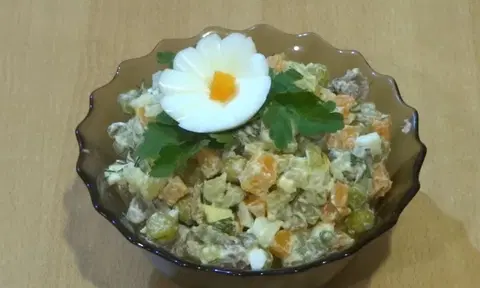 Столичный салат с говядиной