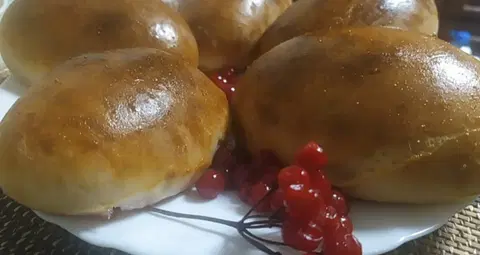 Сладкие пирожки с калиной