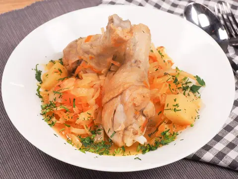 Бигус из свежей капусты с курицей
