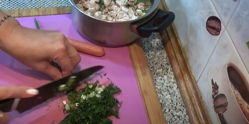 Окрошка на курином бульоне — шаг 4
