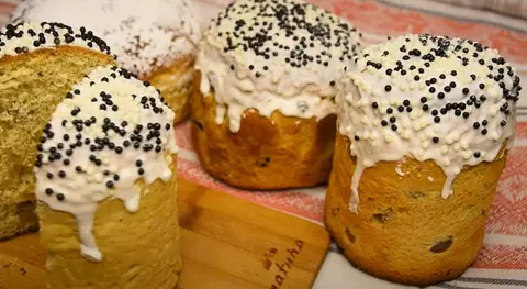 Кулич с изюмом на опаре