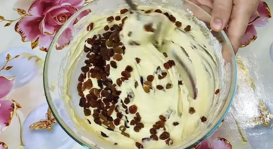 Кекс с изюмом на кефире — шаг 4