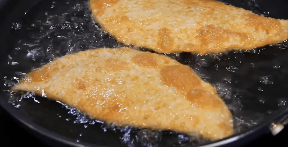 Постные чебуреки с картошкой и грибами — шаг 5