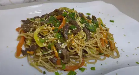 Лапша якисоба с говядиной