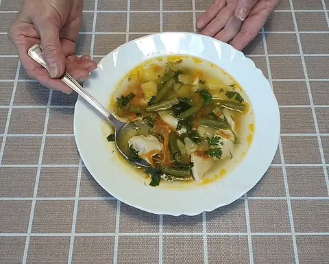 Суп куриный с фасолью