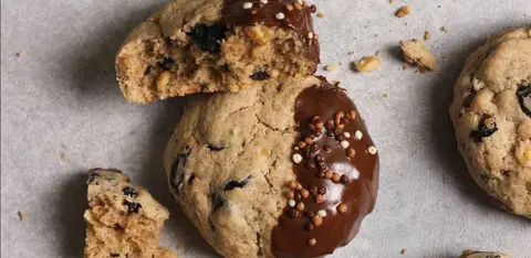 Овсяное печенье с изюмом и корицей