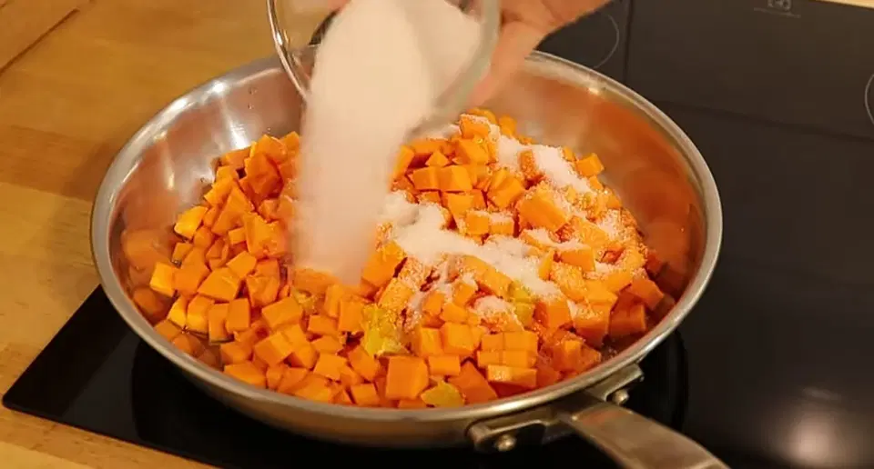 Вкусные домашние пирожки с тыквенной начинкой — шаг 8