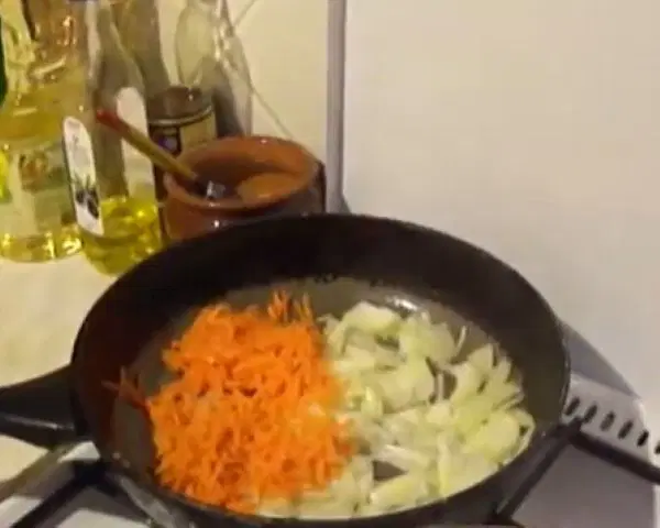 Борщ с квашеной капустой — шаг 3