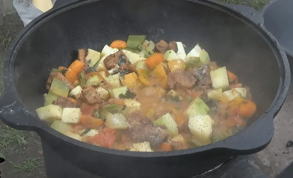 Овощное рагу с мясом в казане — шаг 5