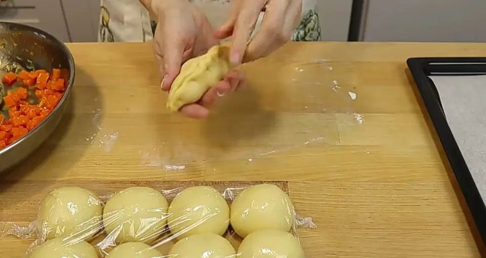 Вкусные домашние пирожки с тыквенной начинкой — шаг 12