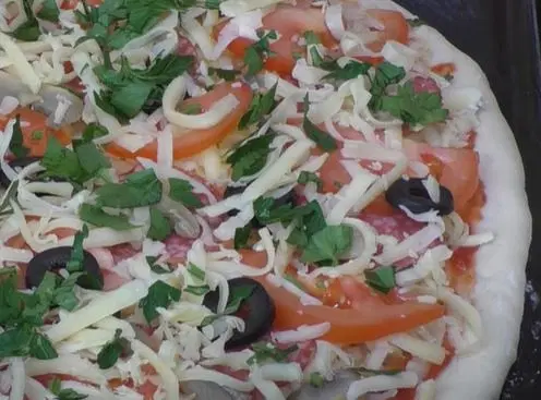 Пицца с салями и маслинами — шаг 11