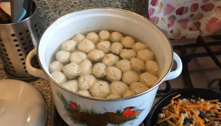 Сырный суп с куриными фрикадельками — шаг 5