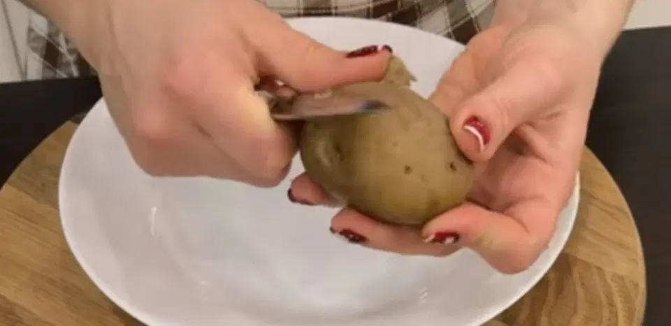 Оливье по-советски с куриной грудкой — шаг 1