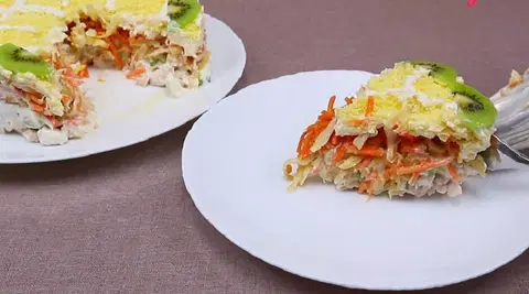 Слоеный салат с киви