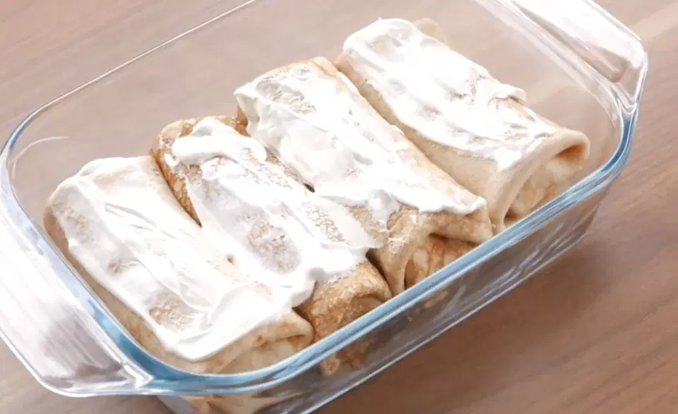 Яичные блинчики с курицей и грибами — шаг 7