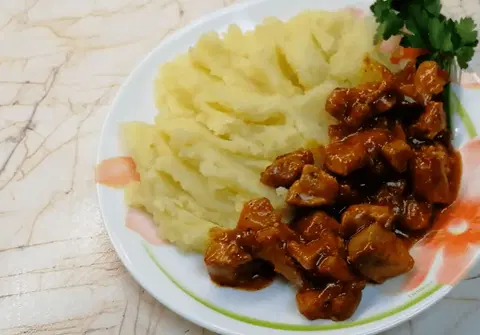 Мясо с подливкой из свинины
