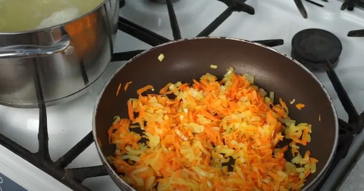 Нежный куриный суп-пюре с сыром — шаг 3