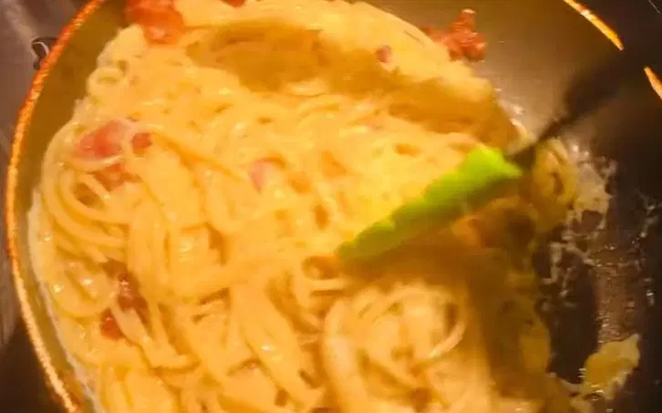 Паста карбонара «Pasta alla carbonara» — шаг 7