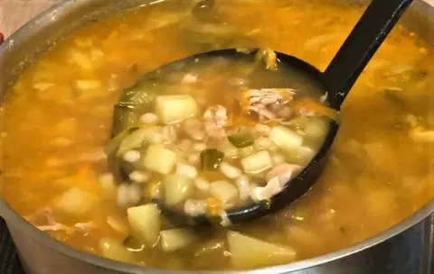 Рассольник классический с перловкой и огурцами со свининой