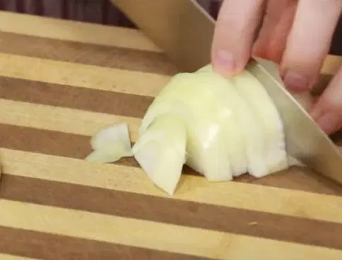 Жульен с курицей в булочке — шаг 2