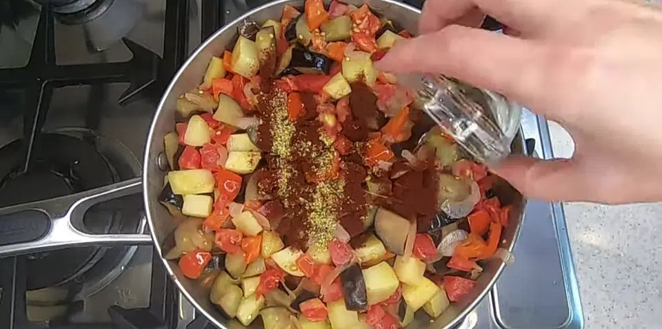 Жаркое с баклажанами — шаг 11